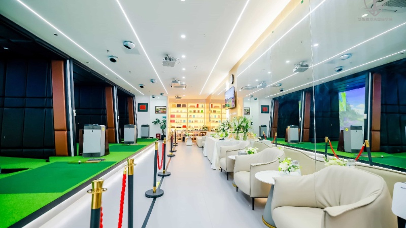 国家级教练领衔打造24小时训练空间,深圳华阳为纯粹高尔夫而生