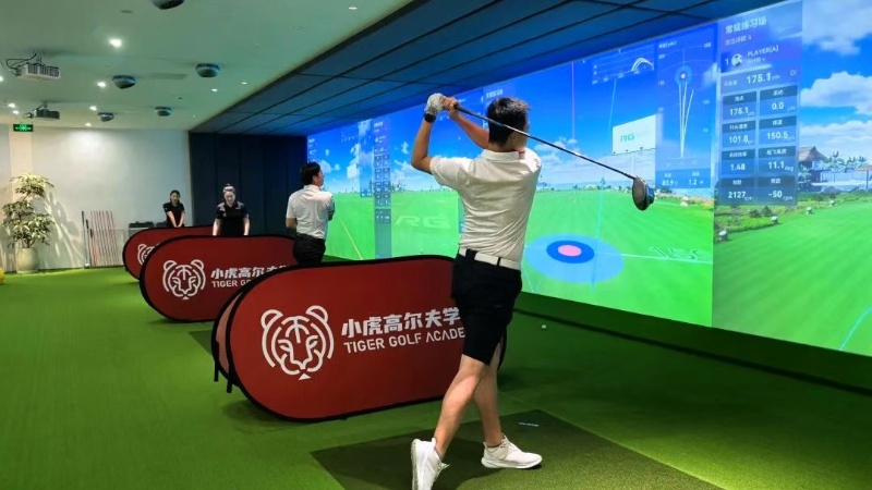 室内高尔夫模拟器也有丰富的赛事？